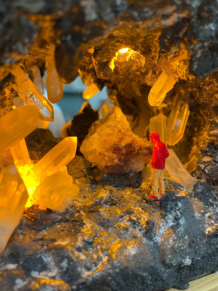 Amber Crystal Explorer Cave - Image 2