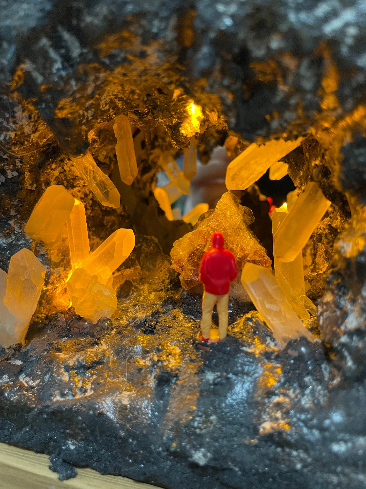 Amber Crystal Explorer Cave - Image 4